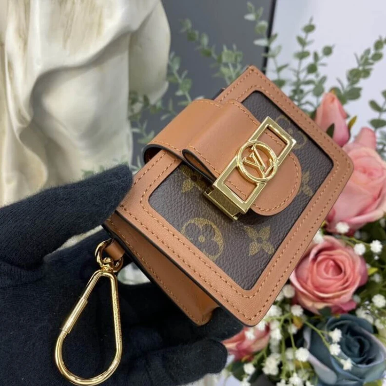 Replica bags Flat pock Louis Vuitton Dauphine Multicartes