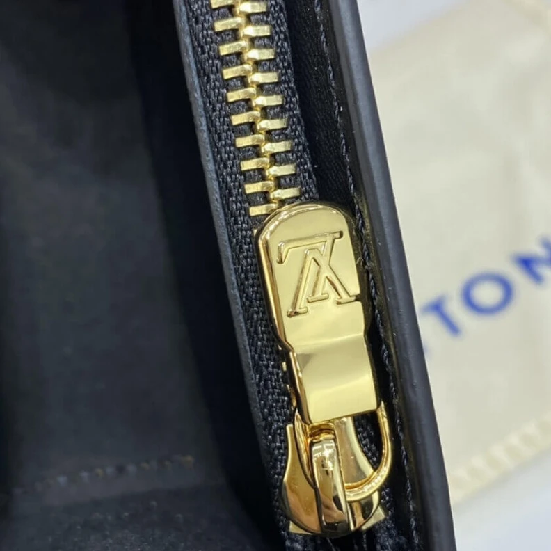 Replica bags Flat pock Louis Vuitton Dauphine Multicartes