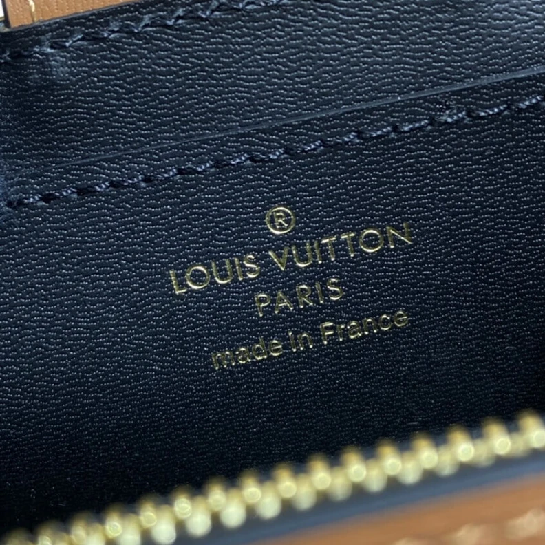 Replica bags Flat pock Louis Vuitton Dauphine Multicartes
