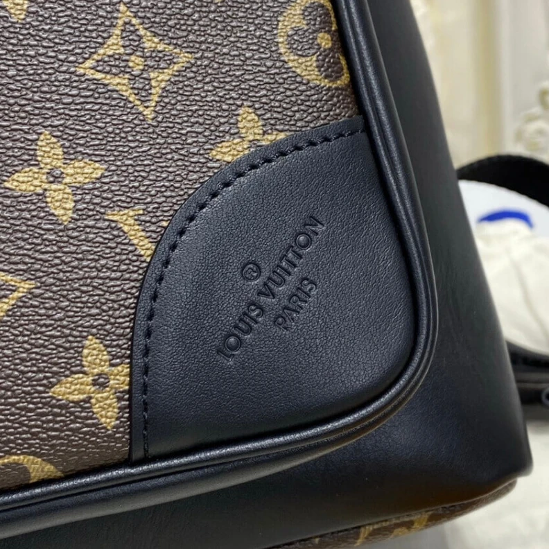 Replica bags Inside fl Louis Vuitton Dean Backpack