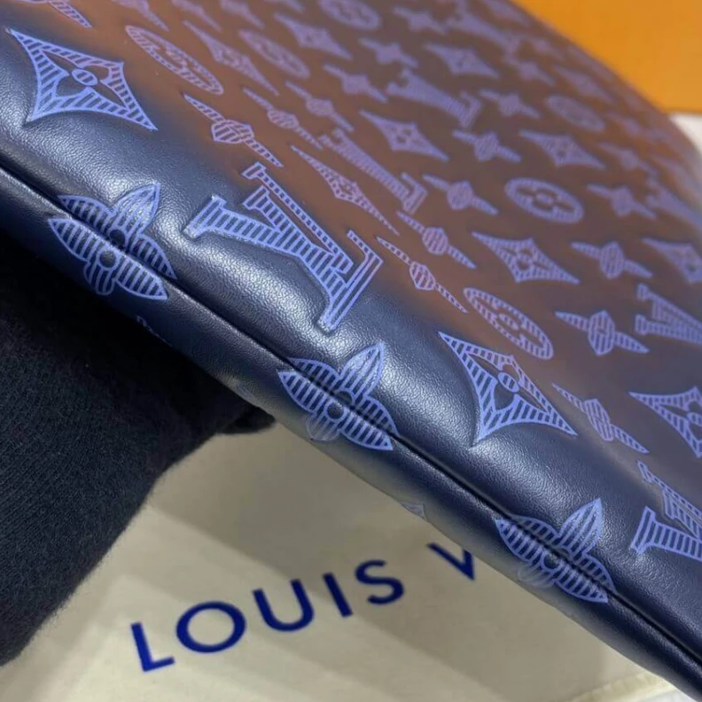 Replica bag Fashioned Louis Vuitton Discovery Pochette GM Blue