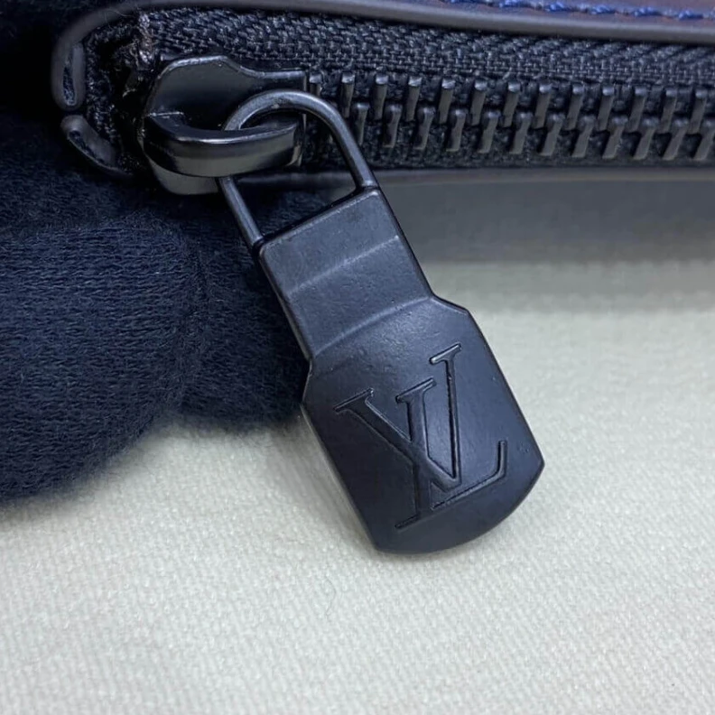 Replica bag Fashioned Louis Vuitton Discovery Pochette GM Blue
