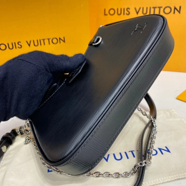 Replica bags Zip closu Louis Vuitton Easy Pouch On Strap Black