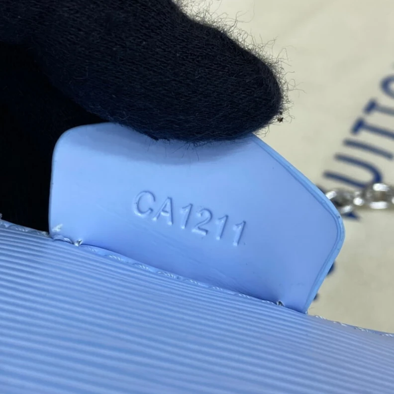 Top lv Cowhidele Louis Vuitton Easy Pouch On Strap Blue