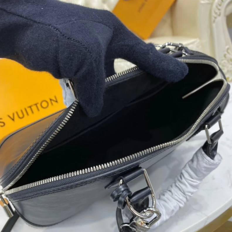 Top lv Microfibr Louis Vuitton Epi Leather Alma PM Black