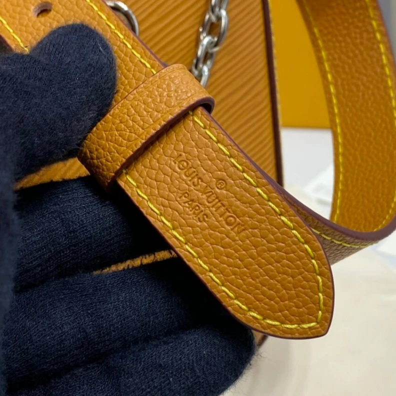 Mythick Front fla Louis Vuitton Epi Leather Marelle Gold Miel