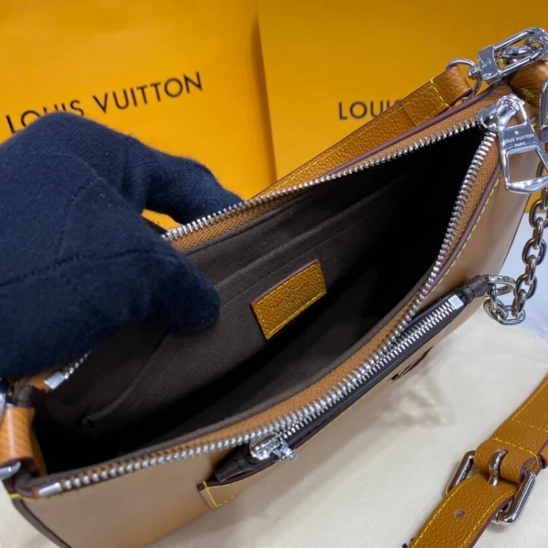 Mythick Front fla Louis Vuitton Epi Leather Marelle Gold Miel