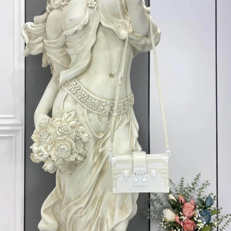 Louis vuitton locations Supremely Louis Vuitton Epi Leather Petite Malle White