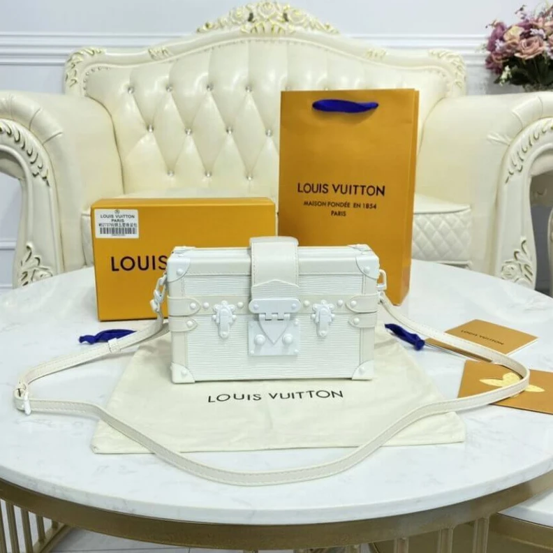 Louis vuitton locations Supremely Louis Vuitton Epi Leather Petite Malle White