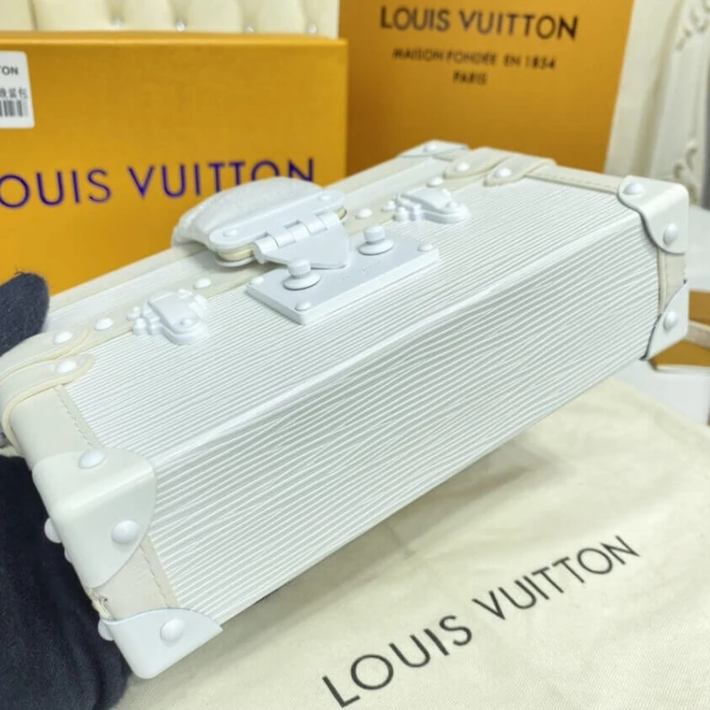 Louis vuitton locations Supremely Louis Vuitton Epi Leather Petite Malle White
