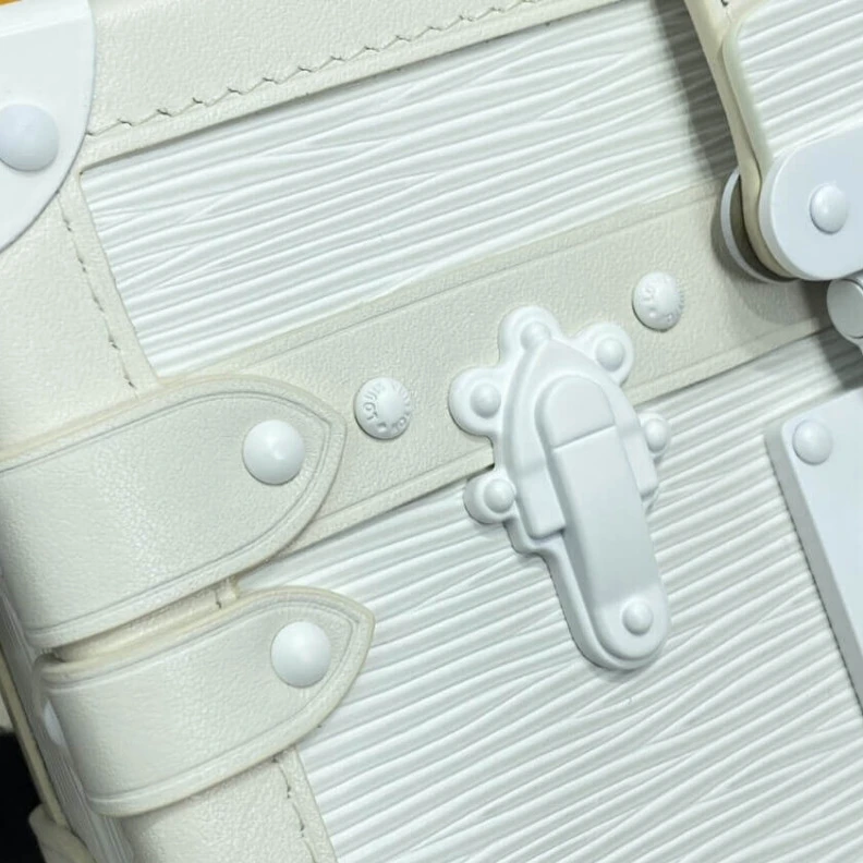 Louis vuitton locations Supremely Louis Vuitton Epi Leather Petite Malle White