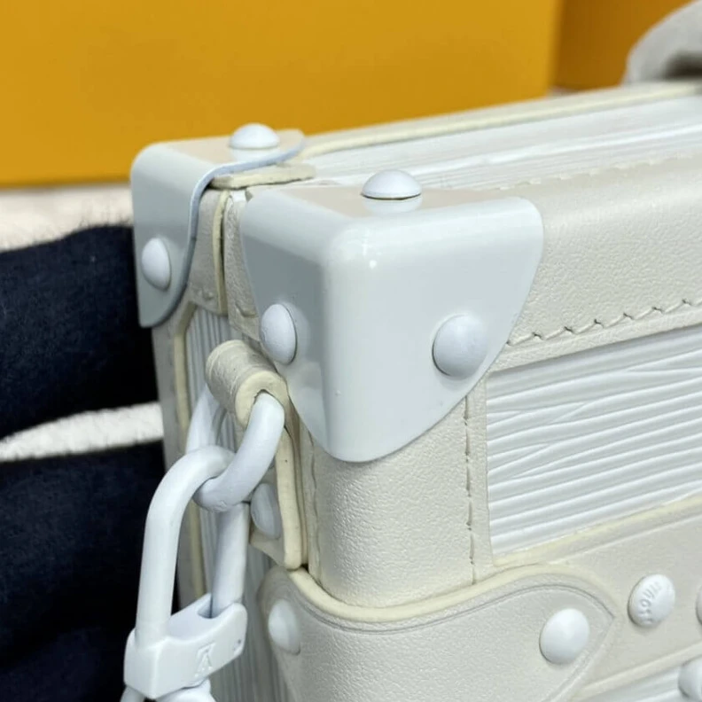 Louis vuitton locations Supremely Louis Vuitton Epi Leather Petite Malle White