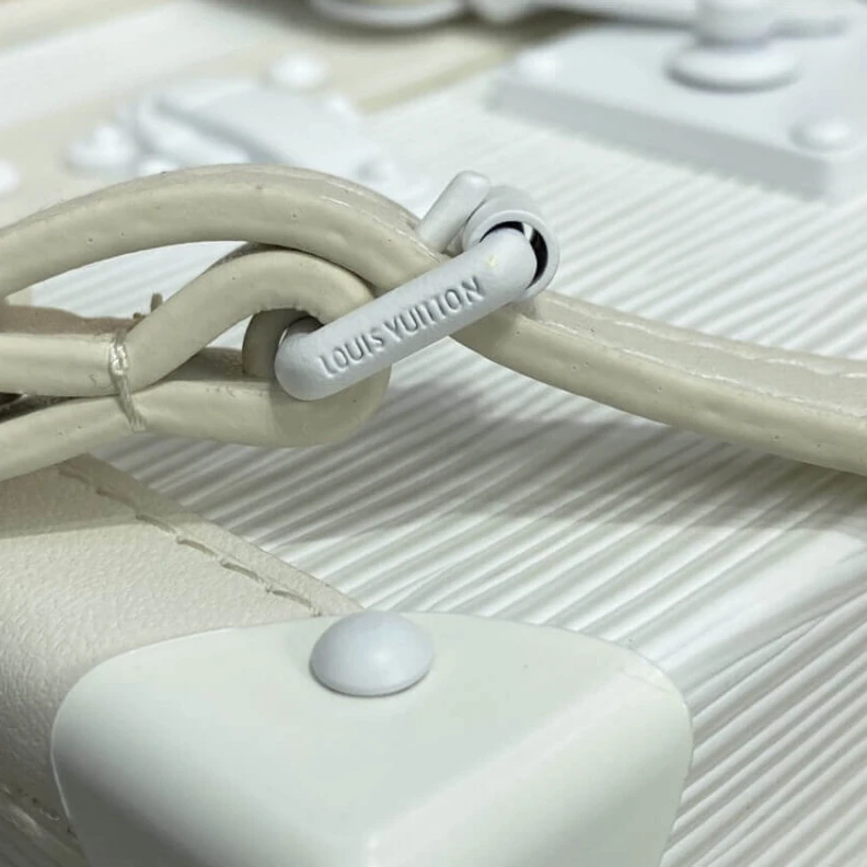 Louis vuitton locations Supremely Louis Vuitton Epi Leather Petite Malle White