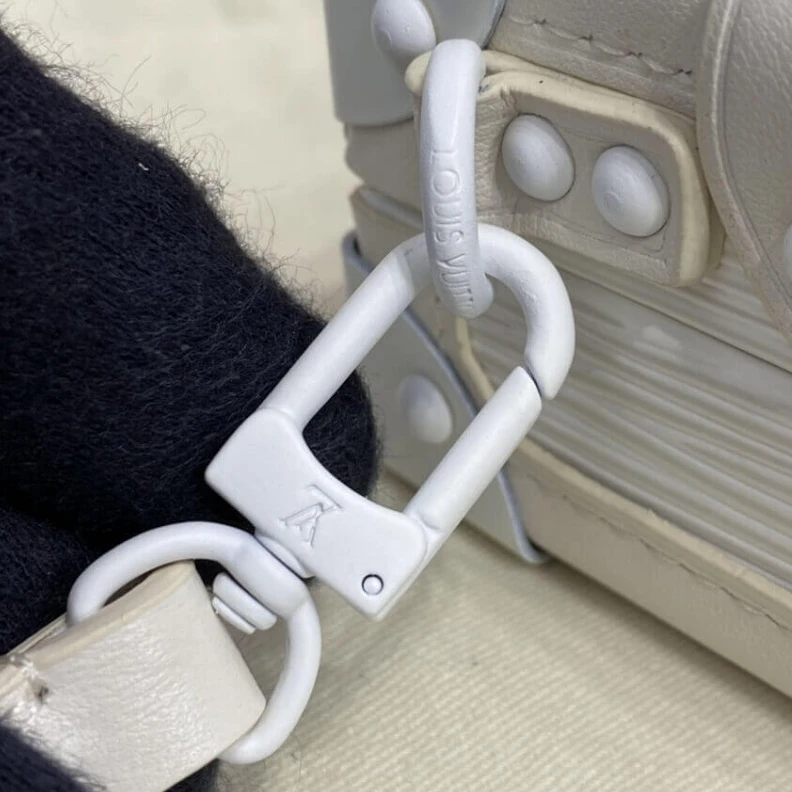 Louis vuitton locations Supremely Louis Vuitton Epi Leather Petite Malle White