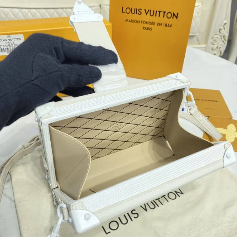 Louis vuitton locations Supremely Louis Vuitton Epi Leather Petite Malle White