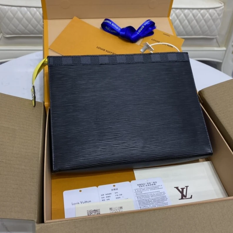 Replica bag Flat inte Louis Vuitton Epi Leather Pochette Voyage MM Black