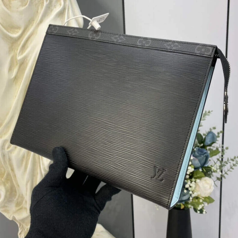 6 credits Louis Vuitton Epi Leather Pochette Voyage MM Black