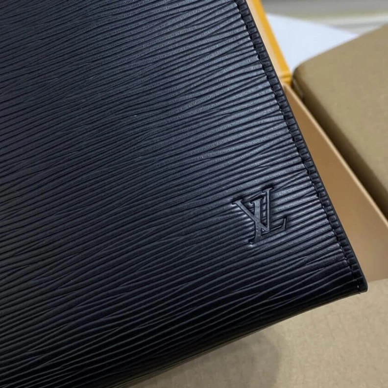 Top lv 6 credits Louis Vuitton Epi Leather Pochette Voyage MM Black