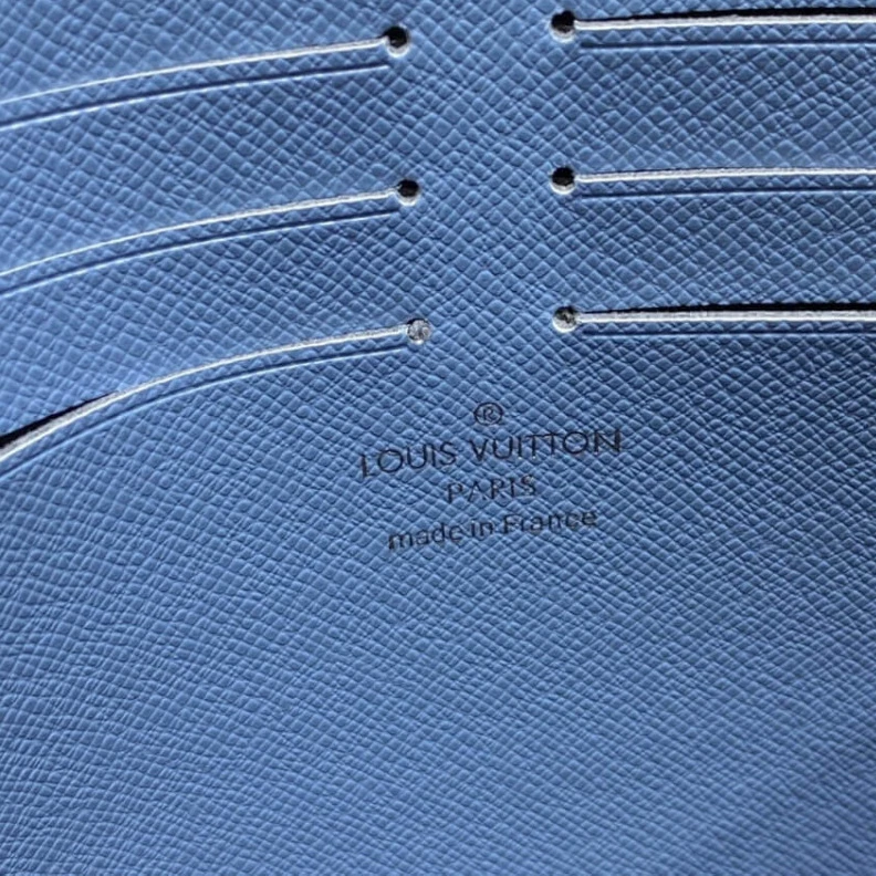 Top lv 6 credits Louis Vuitton Epi Leather Pochette Voyage MM Black