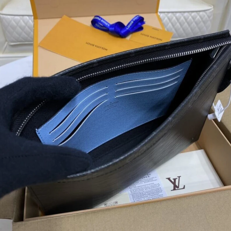 Top lv 6 credits Louis Vuitton Epi Leather Pochette Voyage MM Black
