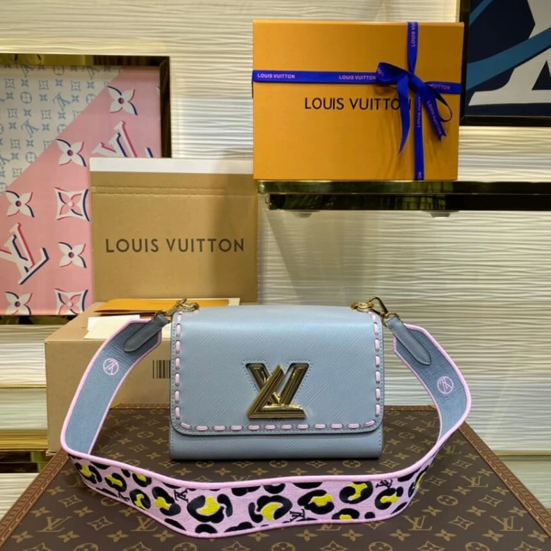 Mythick ru Strap: Re Louis Vuitton Epi Leather Twist MM Grey