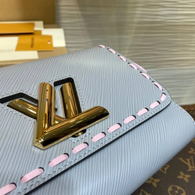 Mythick ru Strap: Re Louis Vuitton Epi Leather Twist MM Grey