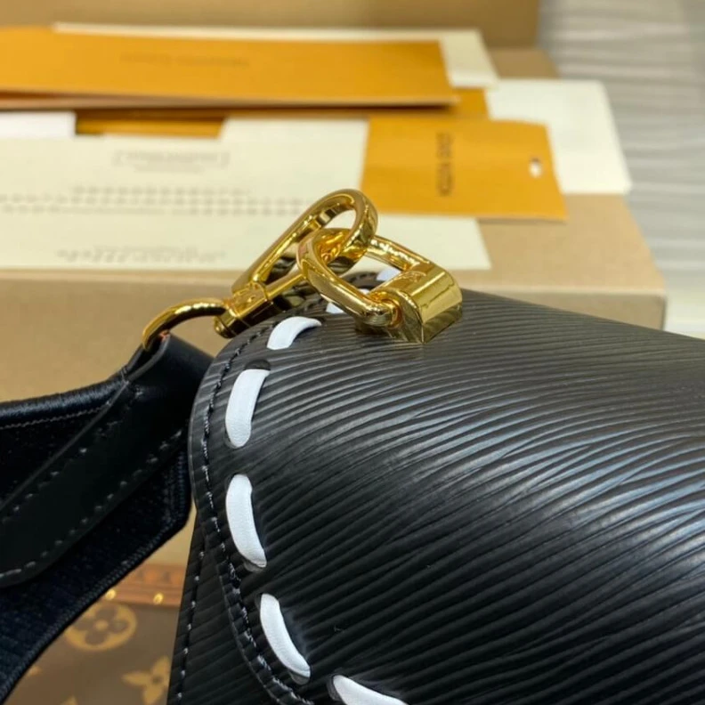 Mythick Smooth ca Louis Vuitton Epi Leather Twist PM Black