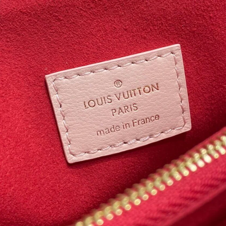 Replica bags lv Fashioned Louis Vuitton Fall In Love Coussin PM Light Pink