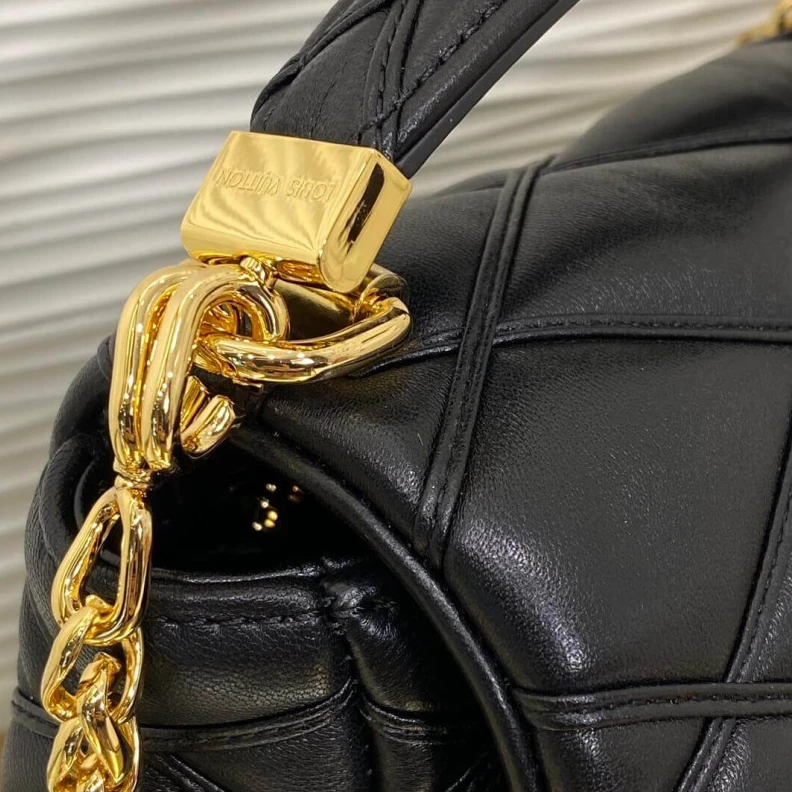 Mythick ru Cowhidele Louis Vuitton GO-14 MM Bag Black