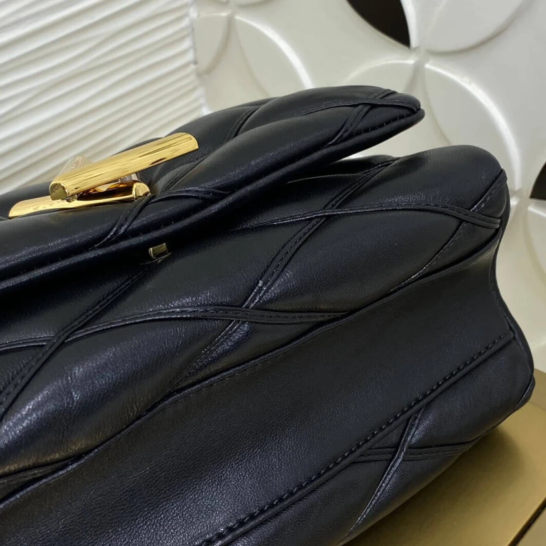 Mythick ru Cowhidele Louis Vuitton GO-14 MM Bag Black