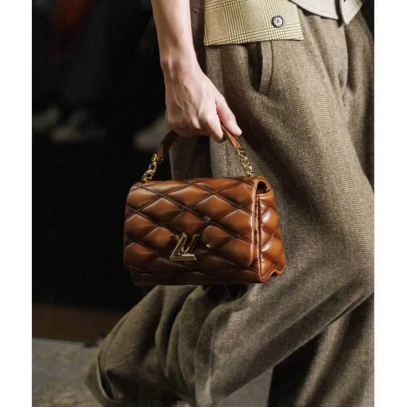 Louis vuitton locations Flap with Louis Vuitton GO-14 MM Bag Tan