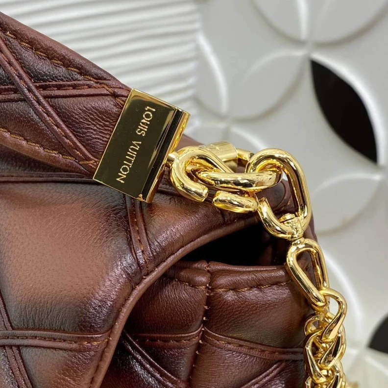 Louis vuitton locations Flap with Louis Vuitton GO-14 MM Bag Tan
