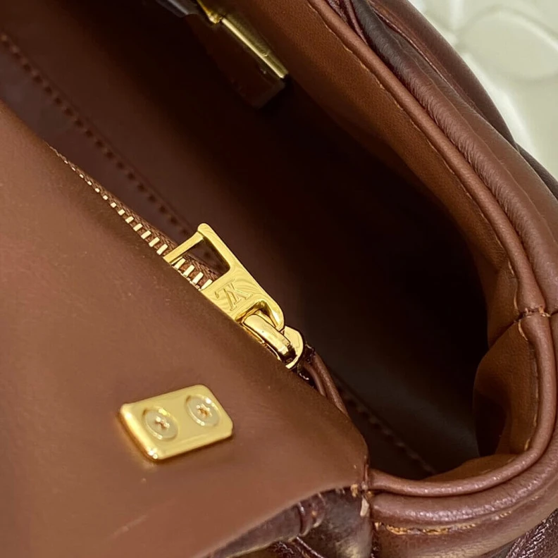 Louis vuitton locations Flap with Louis Vuitton GO-14 MM Bag Tan