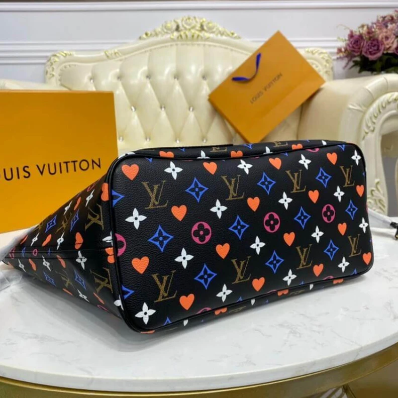 Replica bags Dring Louis Vuitton Game On Neverfull MM Black