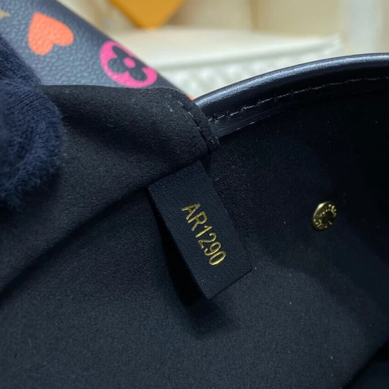 Replica bags Dring Louis Vuitton Game On Neverfull MM Black