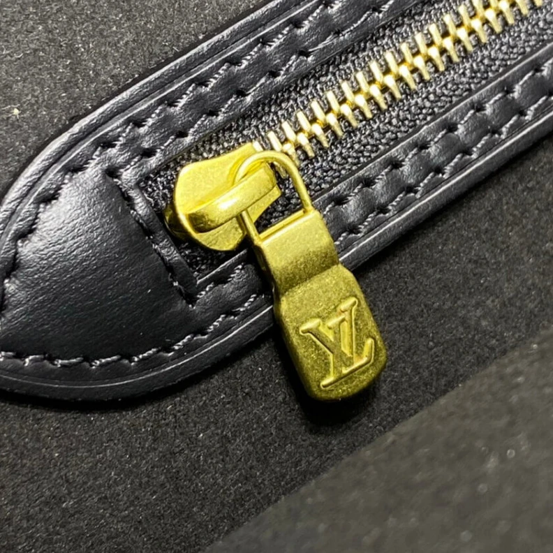 Replica bags lv Outside f Louis Vuitton Game On Neverfull MM White