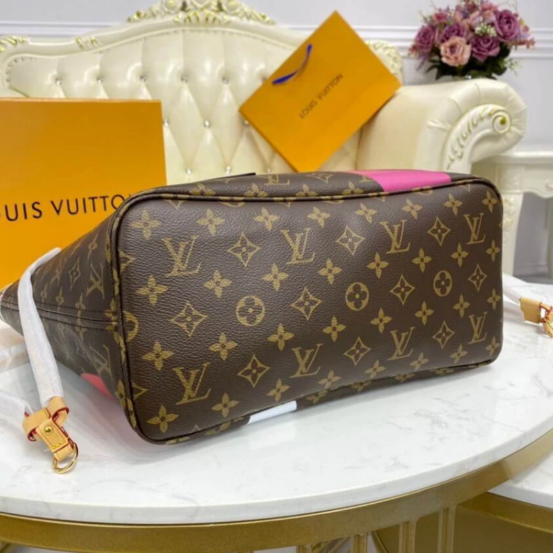 Replica bags Hook clos Louis Vuitton Game On Neverfull MM
