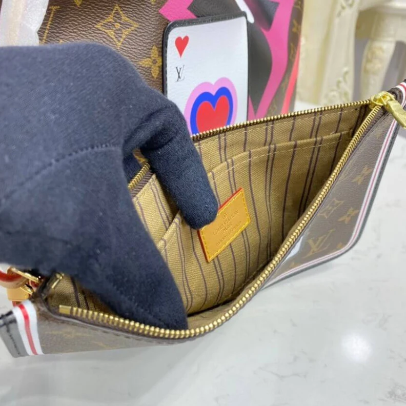 Replica bags Hook clos Louis Vuitton Game On Neverfull MM