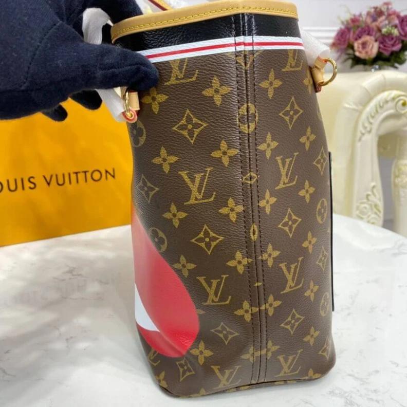 Replica bags Hook clos Louis Vuitton Game On Neverfull MM