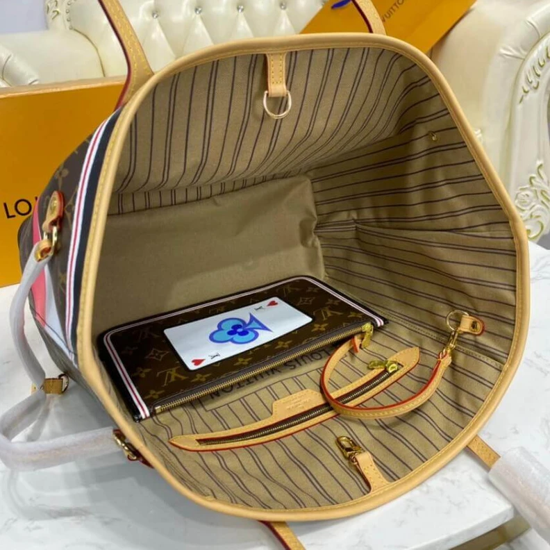 Replica bags Hook clos Louis Vuitton Game On Neverfull MM