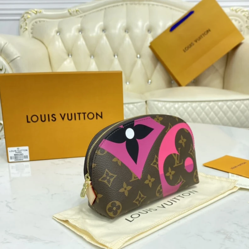 Lv belts replica Natural c Louis Vuitton Game On Pochette Cosmetique