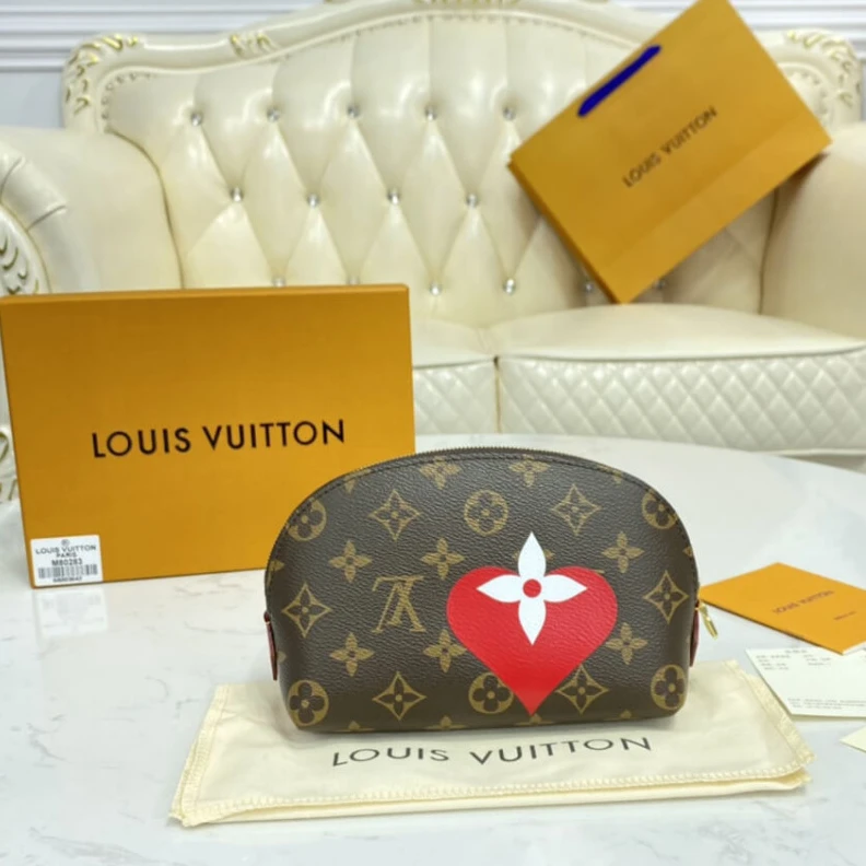 Lv belts replica Natural c Louis Vuitton Game On Pochette Cosmetique