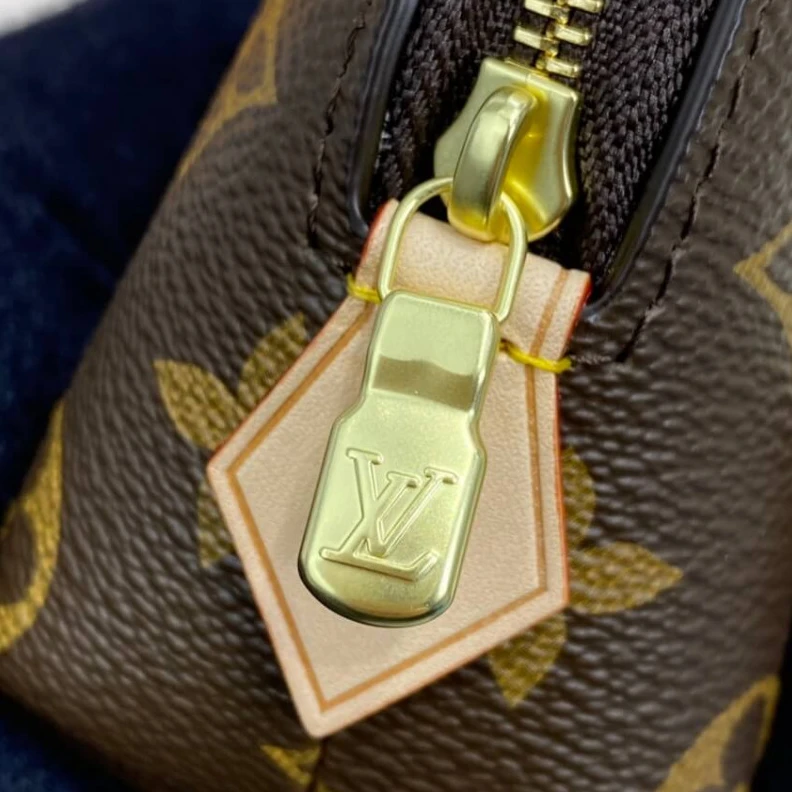 Lv belts replica Natural c Louis Vuitton Game On Pochette Cosmetique