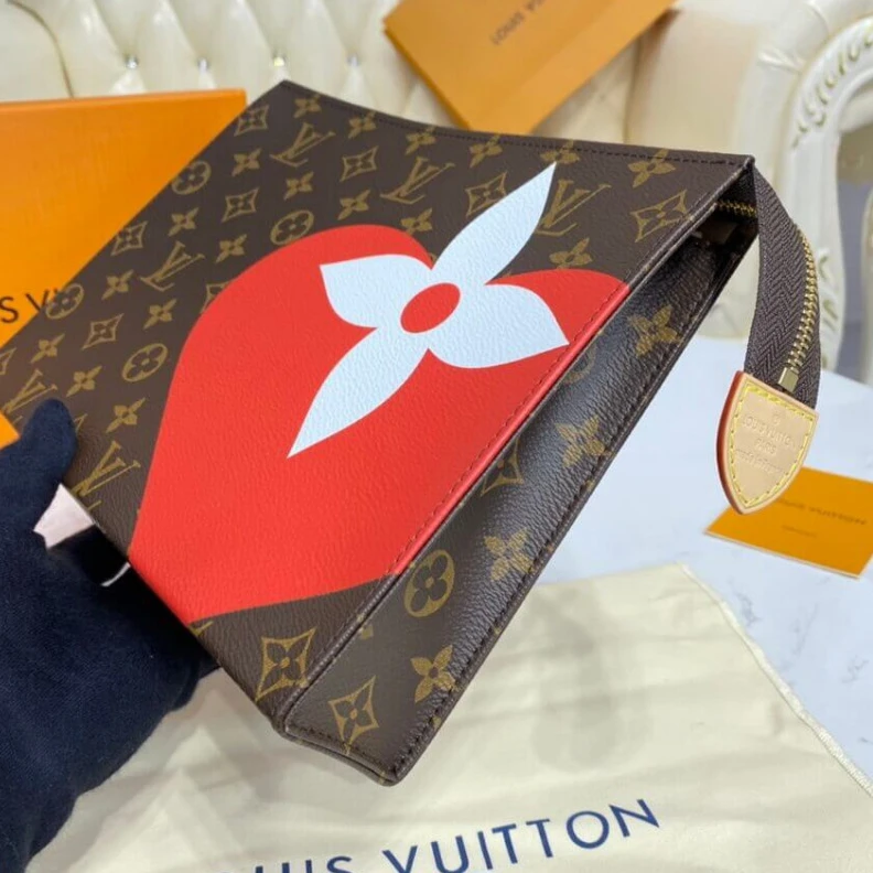 Louis vuitton locations Zip closu Louis Vuitton Game On Toiletry Pouch 26