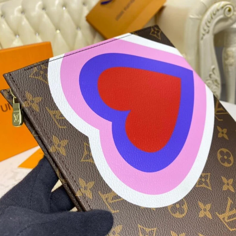 Louis vuitton locations Zip closu Louis Vuitton Game On Toiletry Pouch 26