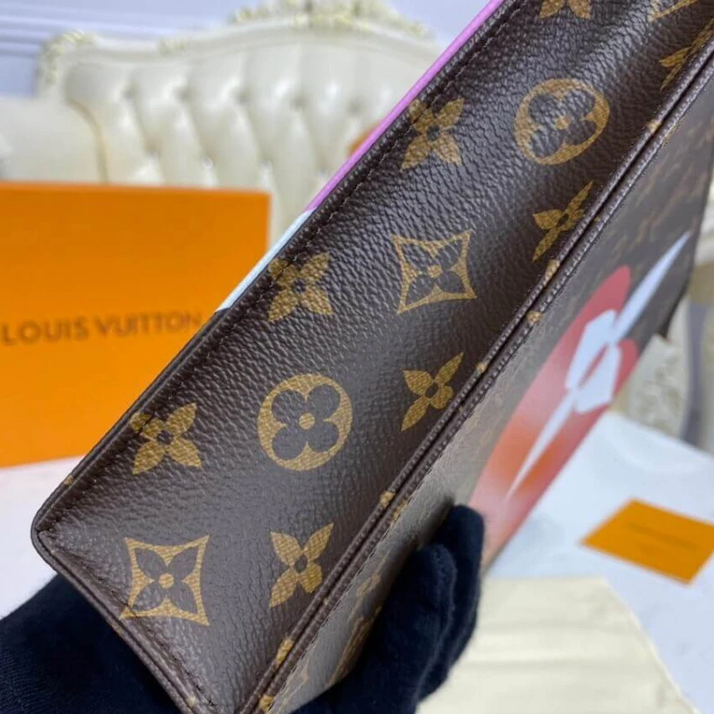 Louis vuitton locations Zip closu Louis Vuitton Game On Toiletry Pouch 26