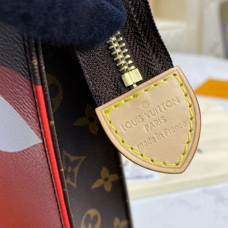 Louis vuitton locations Zip closu Louis Vuitton Game On Toiletry Pouch 26