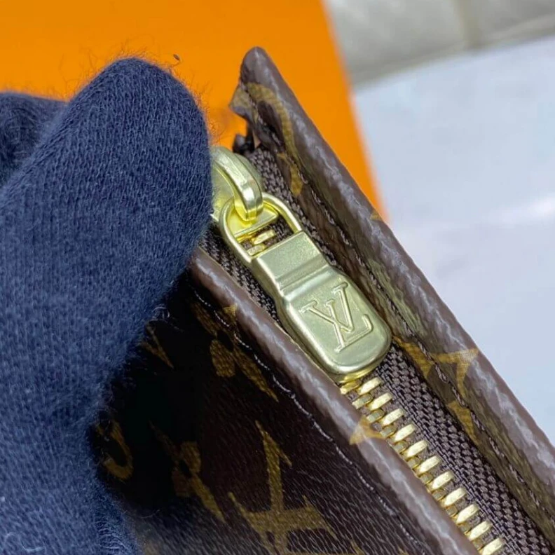 Louis vuitton locations Zip closu Louis Vuitton Game On Toiletry Pouch 26