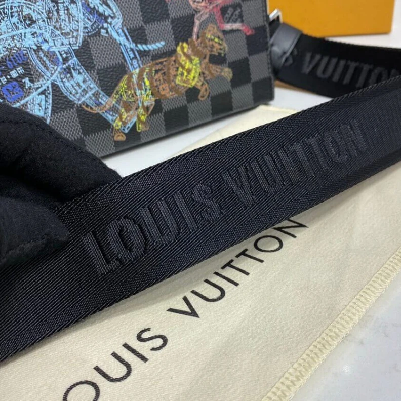 Mythick ru Strap dro Louis Vuitton Gaston Wearable Wallet