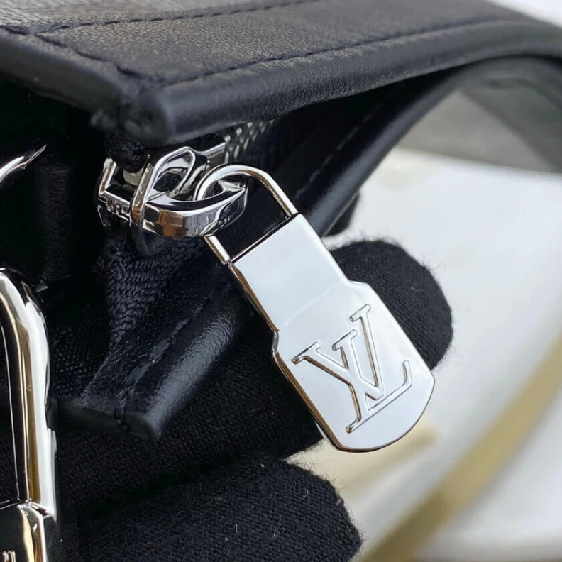 Mythick ru Strap dro Louis Vuitton Gaston Wearable Wallet